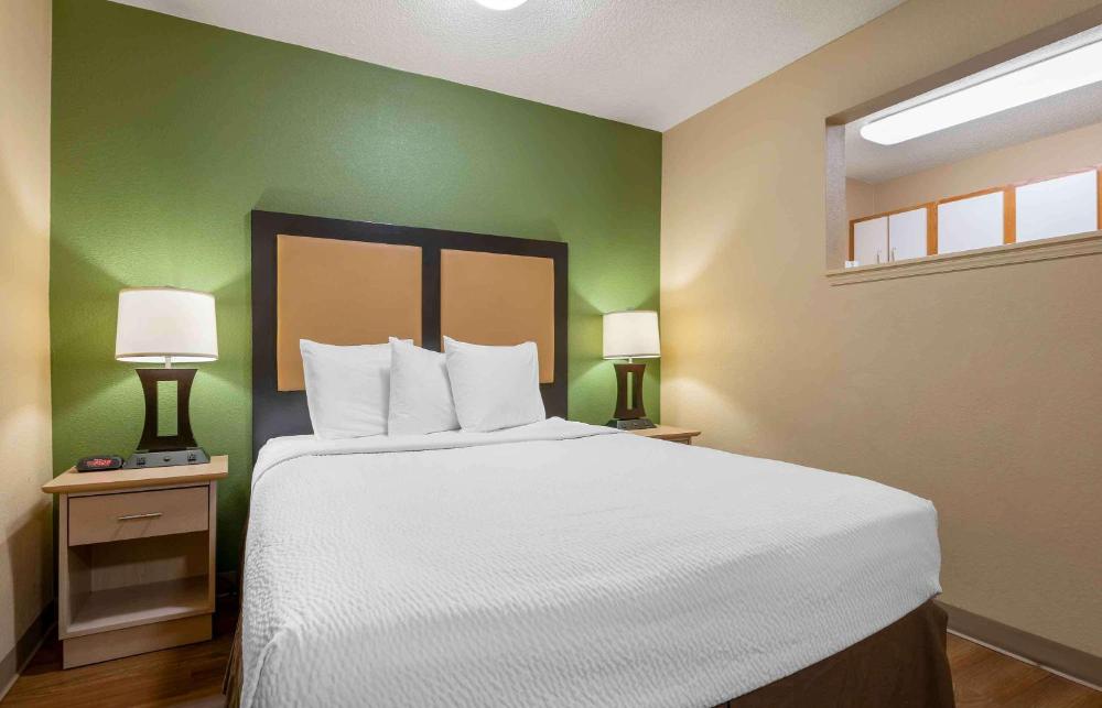 1 Queen Bed | Non-Smoking, Kitchen interior